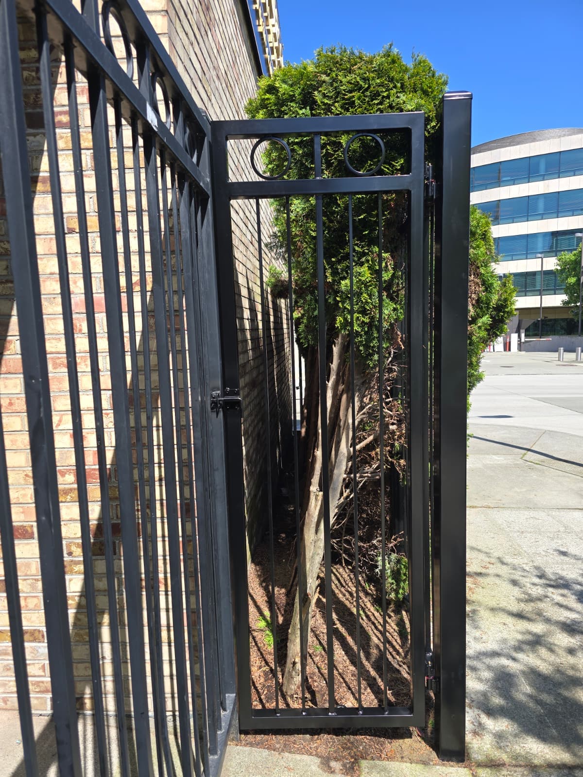 Custom Security Fence and Gate Installation in Seattle