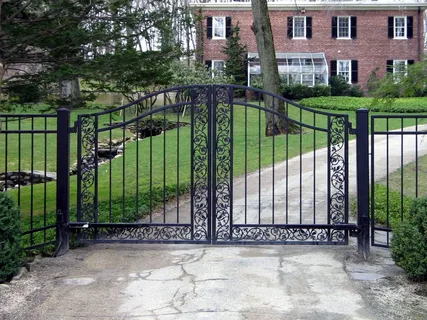 How Much Does It Cost to Install an Automatic Driveway Gate?